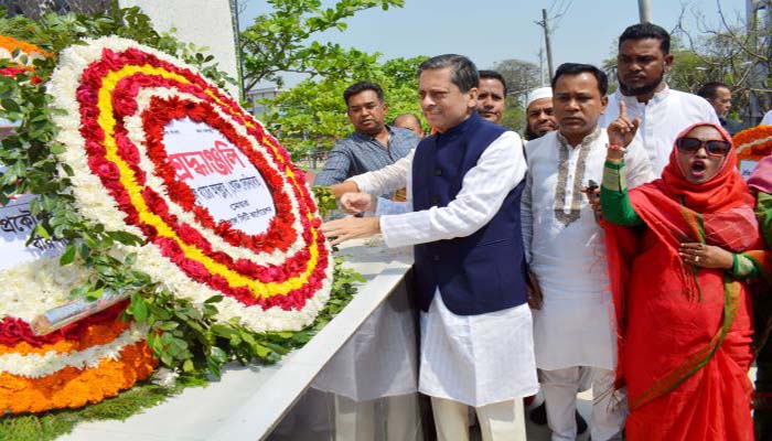 বরিশালে যথাযথ মর্যাদায় বঙ্গবন্ধুর প্রতিকৃতিতে ফুলের শ্রদ্ধায় ঐতিহাসিক ৭ই মার্চ পালিত